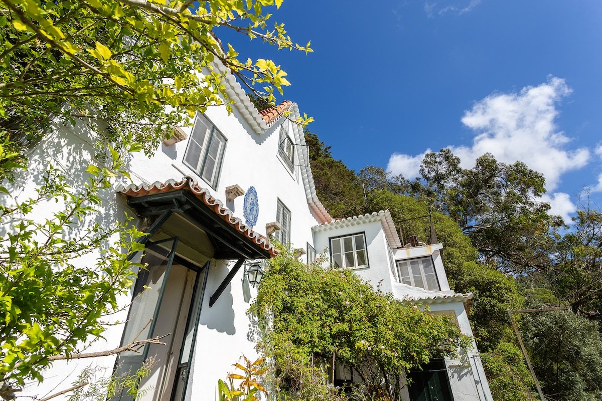 Casa da Paderna: Romantic Challet in Old Sintra gallery image 2