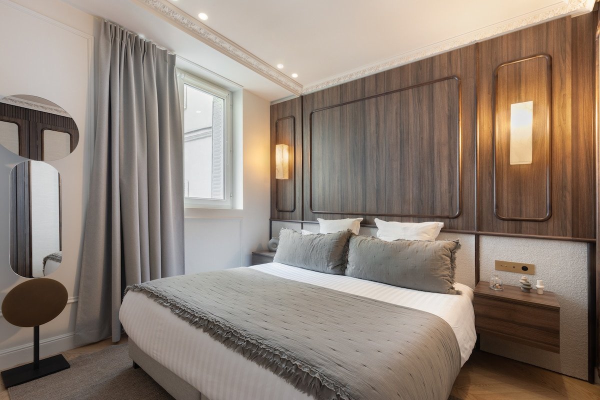 A Refined 1-BR with Services in Louvre gallery image 2