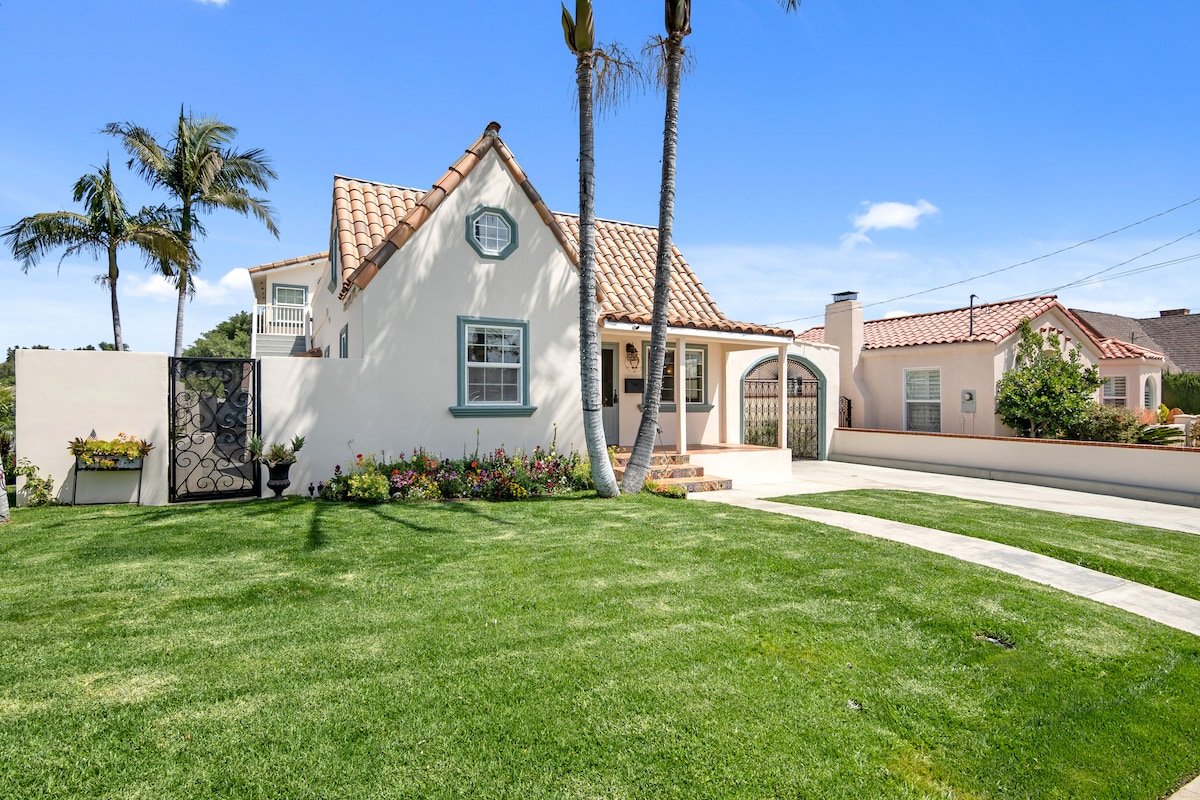 Cheerful 6-bedroom Villa with hot tub gallery image 2