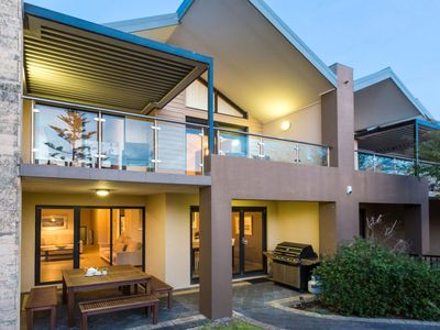 Surfside 8—Spacious Retreat on Yallingup Beach