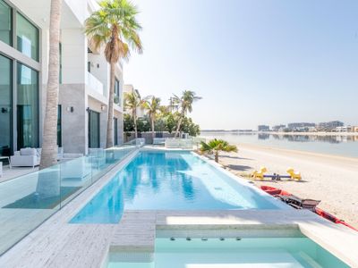 Ultra-Luxury 6BR Palm Villa – Private Pool & Beach