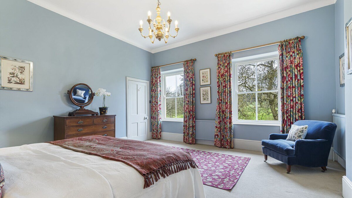 Spring House – Family getaway, near Cowley gallery image 5