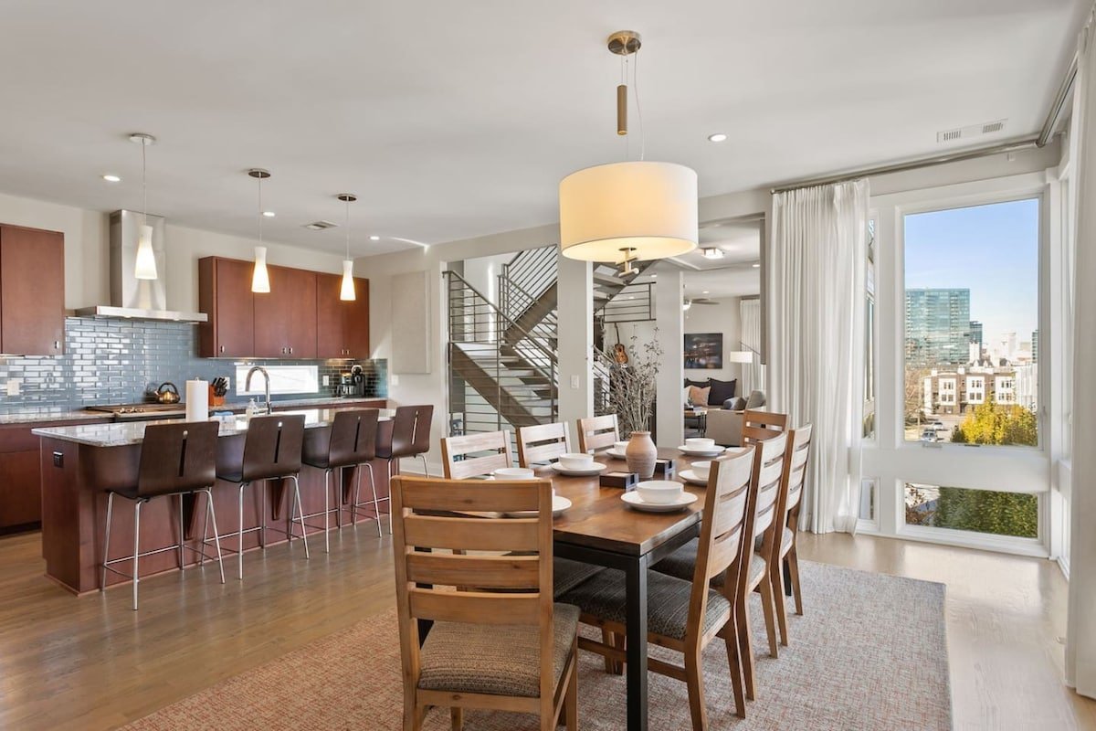 2 Rooftop Homes • Walk to Gulch & Broadway! gallery image 3