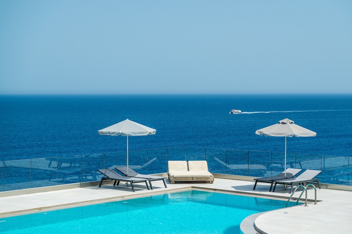 Villa Penelope – Seafront Bliss & Sunset Views gallery image 5