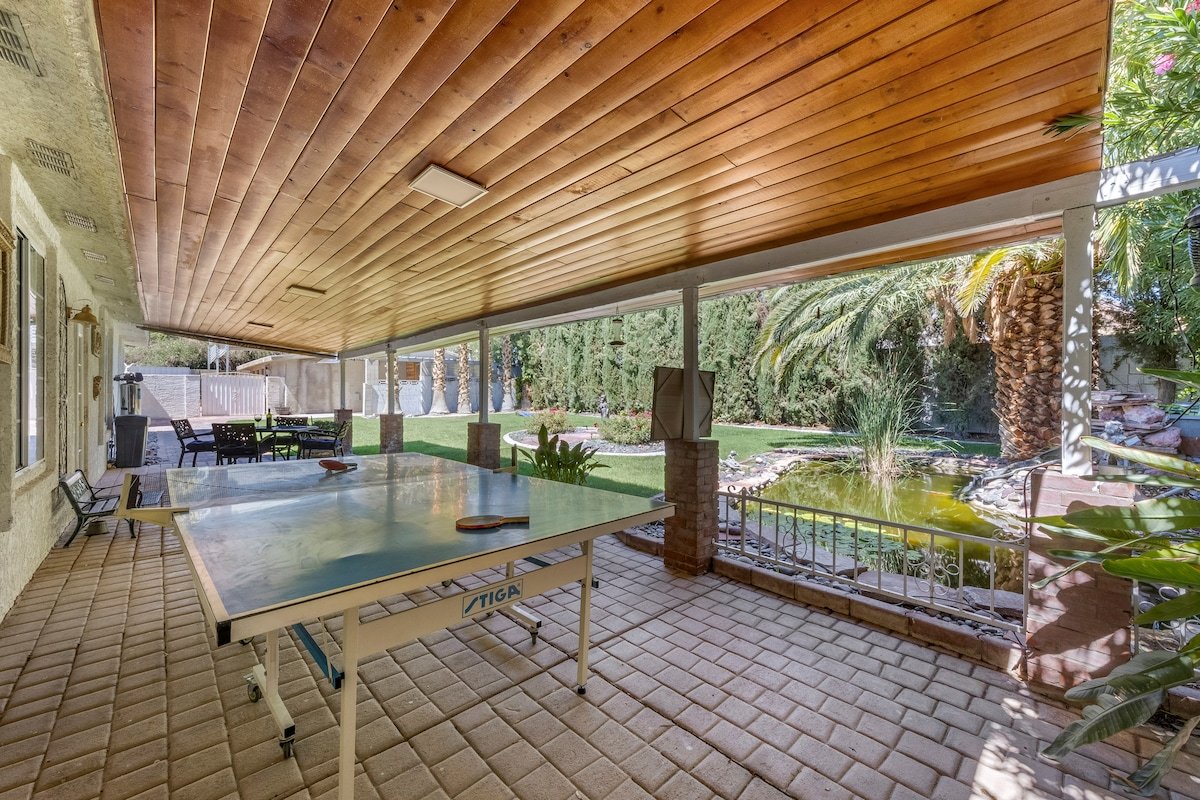 7 bdrm, sleeps 16, Sauna, Koi Pond, Games, Dogs OK gallery image 2