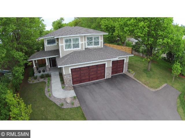 Downtown Wayzata just a short walk to coffee shop