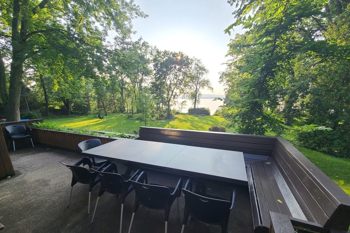 Lakefront Chalet in Montreal gallery image 5