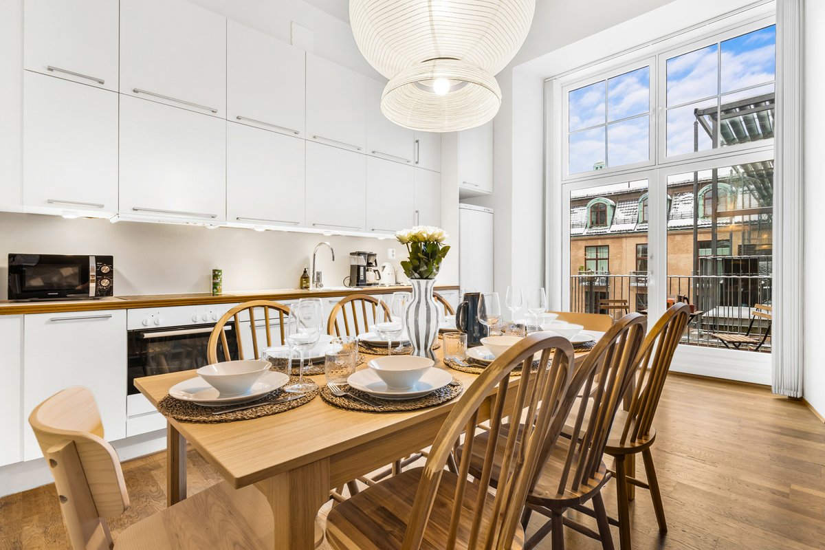 Family-Friendly 6 Bed Apt: City Center, Balcony