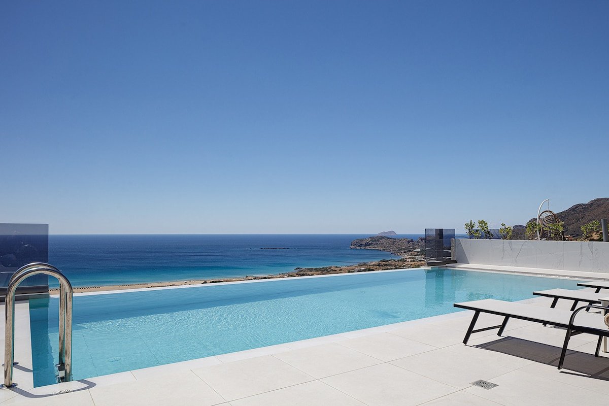 Sea Lovers Villa, 2 BD, private pool, sea views gallery image 2