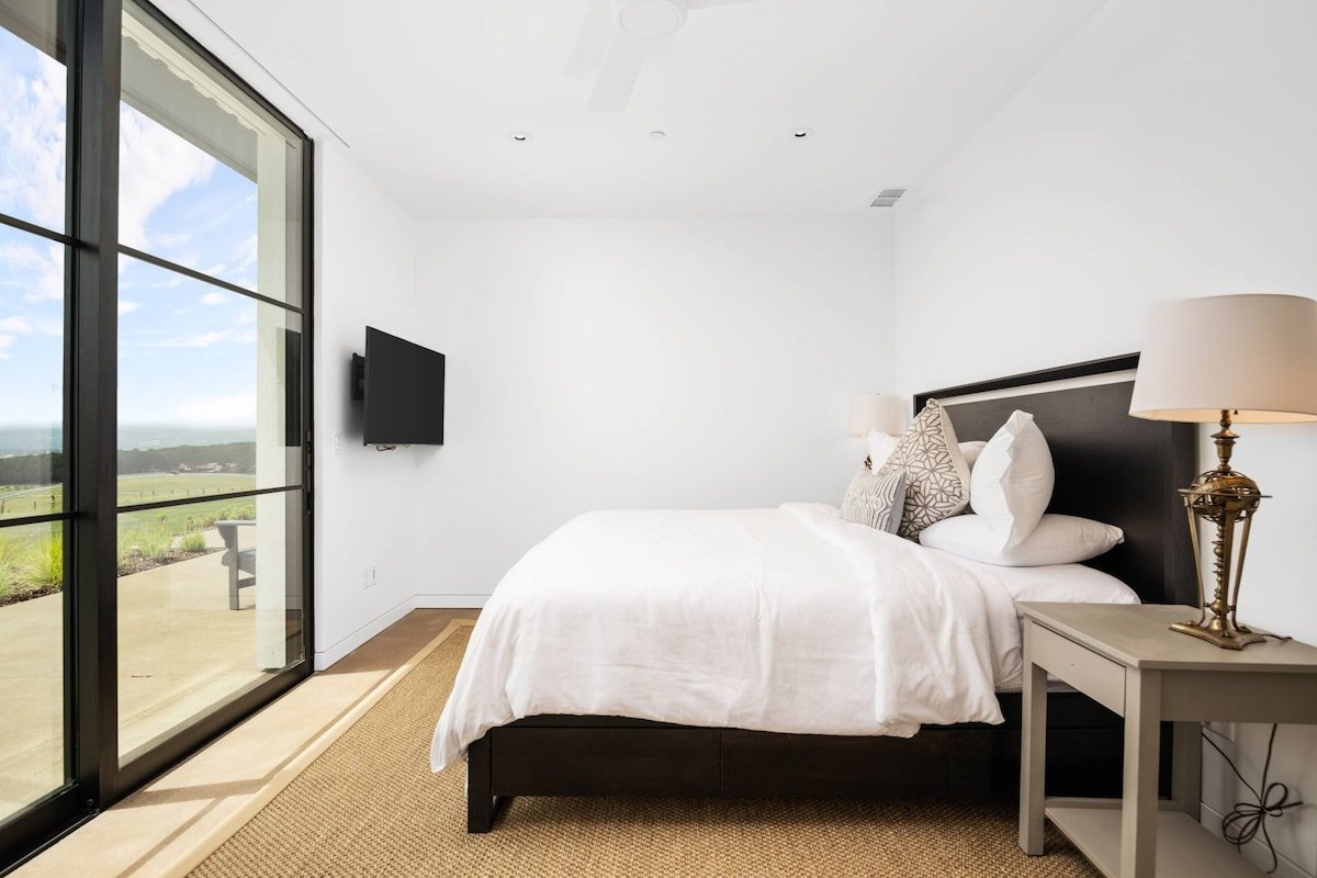 Heavenly Private Vineyard Escape, Pool & Hot Tub gallery image 4