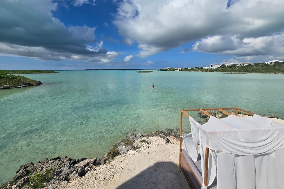 NEW Liquid Beach · 5 beds · 2 Pools + Rooftop