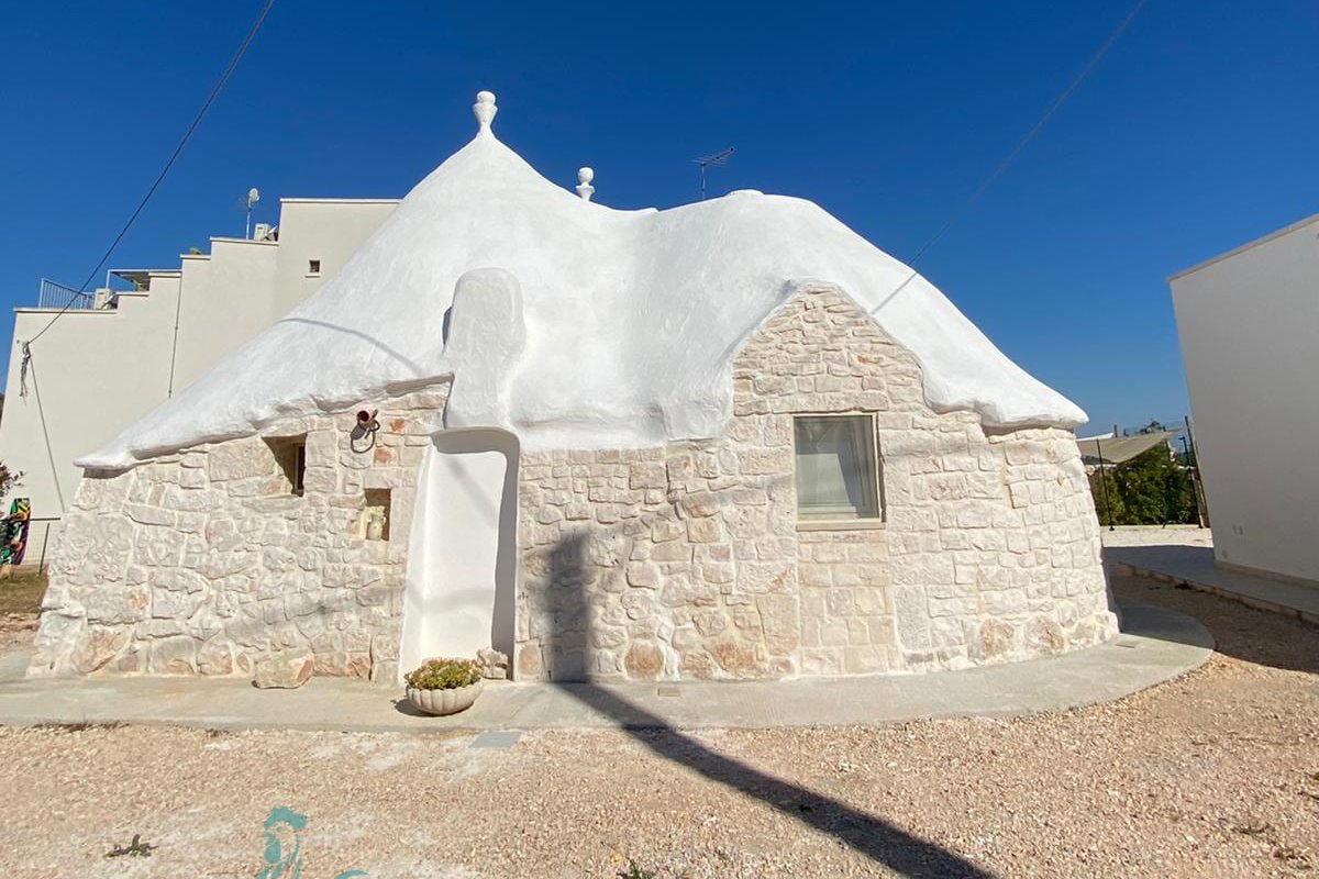 Trulli Terrarossa with private pool gallery image 3