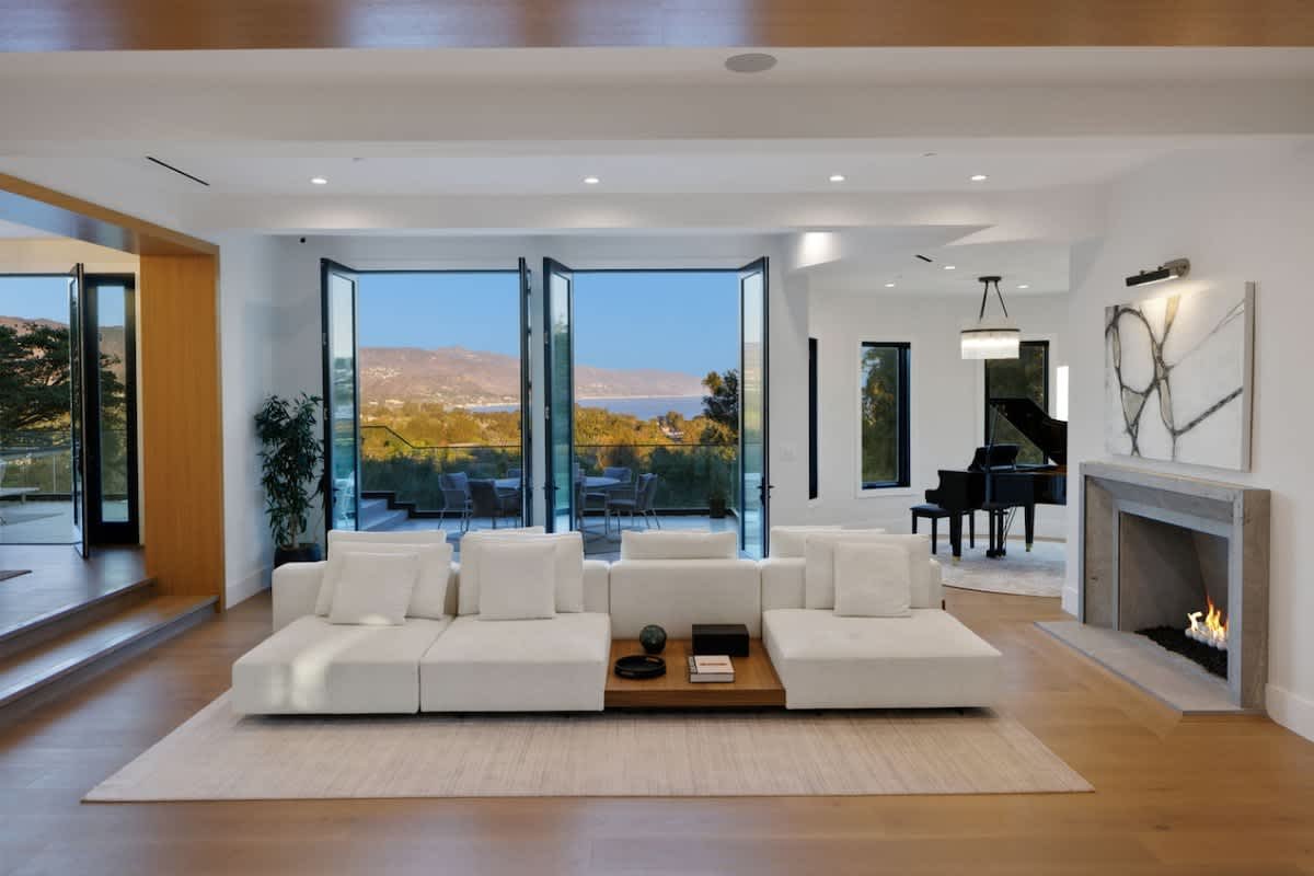 Malibu Point Dume Estate Pool/Theater/ Ocean View gallery image 5