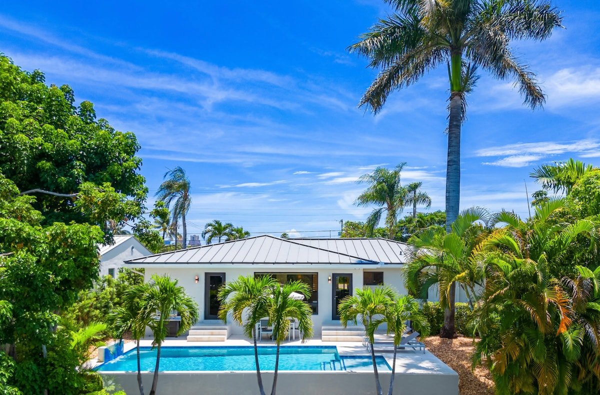 Luxury Lake House Blocks from the Beach! gallery image 2