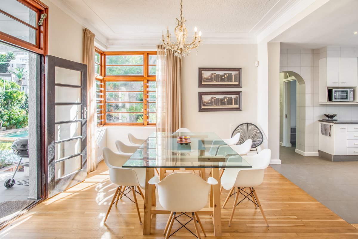 Camps Bay Gorgeous Bright Spacious Home