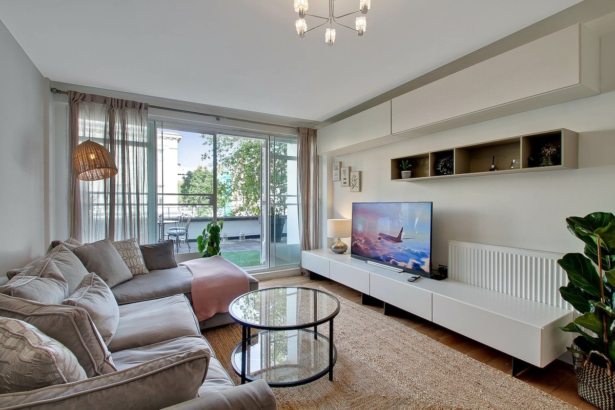 Fantastic Central Chelsea 3 Bed with Roof Terrace gallery image 2