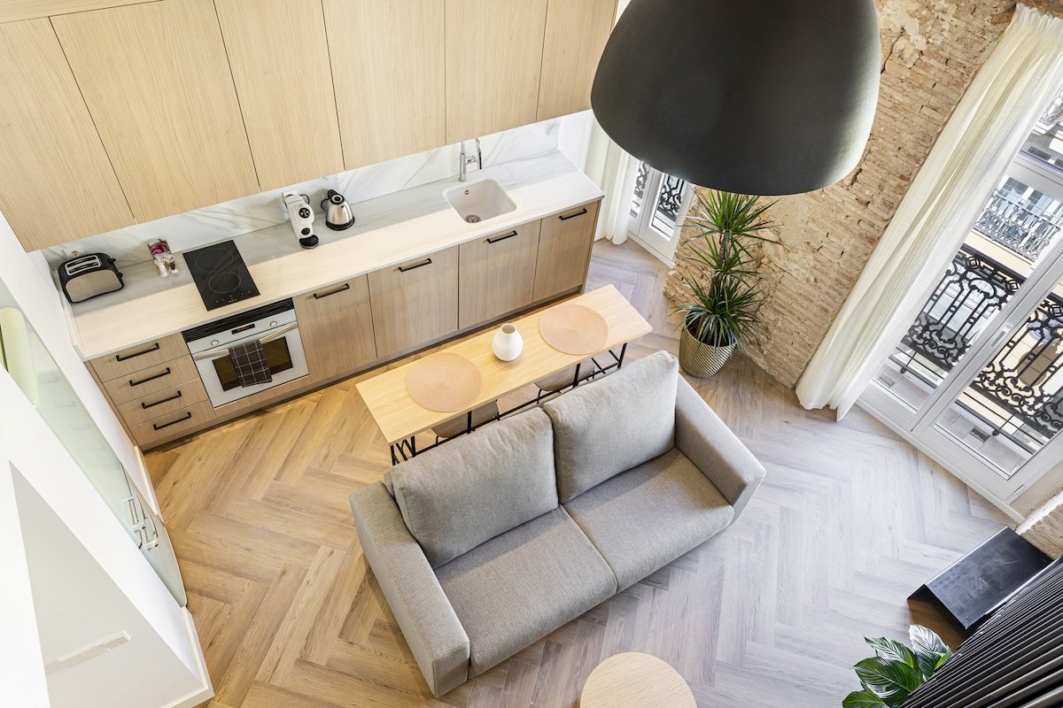 N7. Stunning Duplex in the City Center gallery image 4