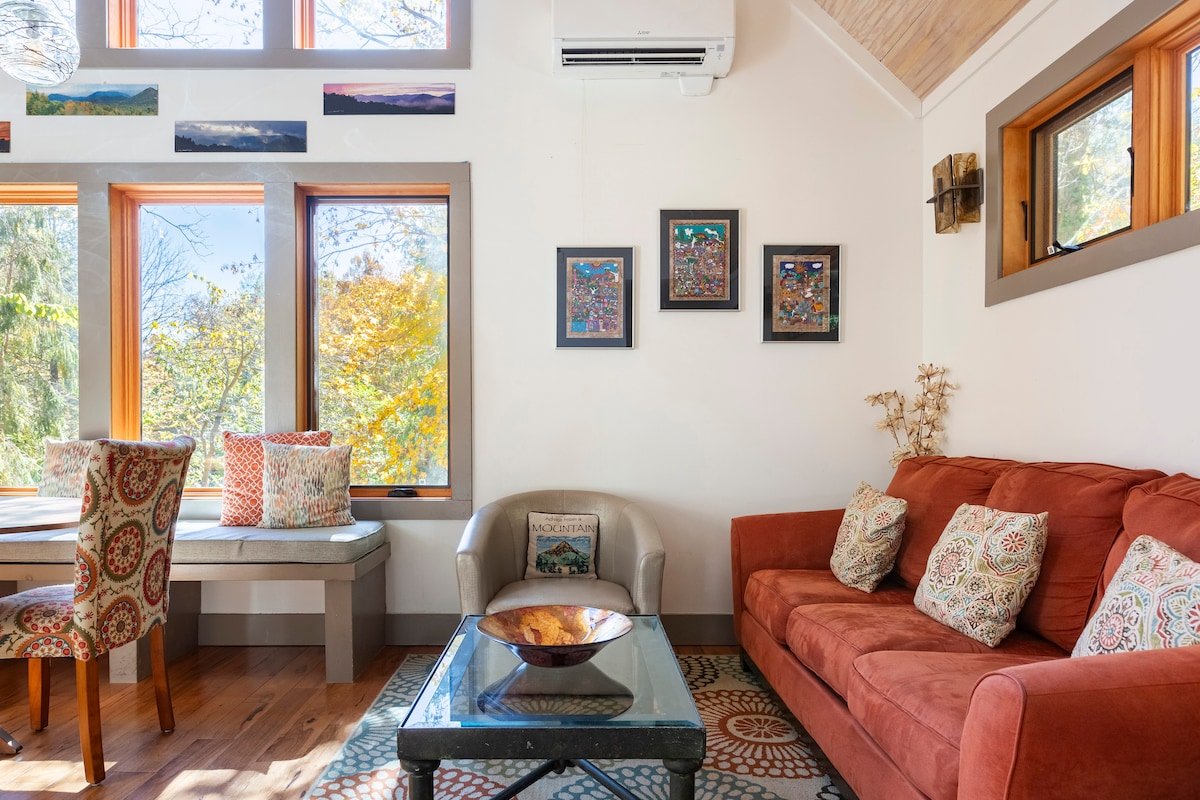 Enchanting Cottage near Downtown Asheville gallery image 2