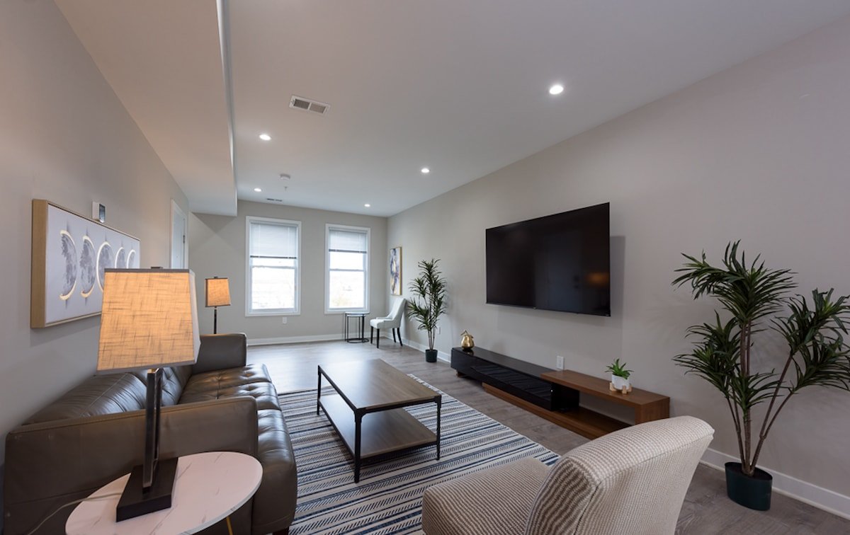 LUX 3BR Apartment w/Rooftop gallery image 4