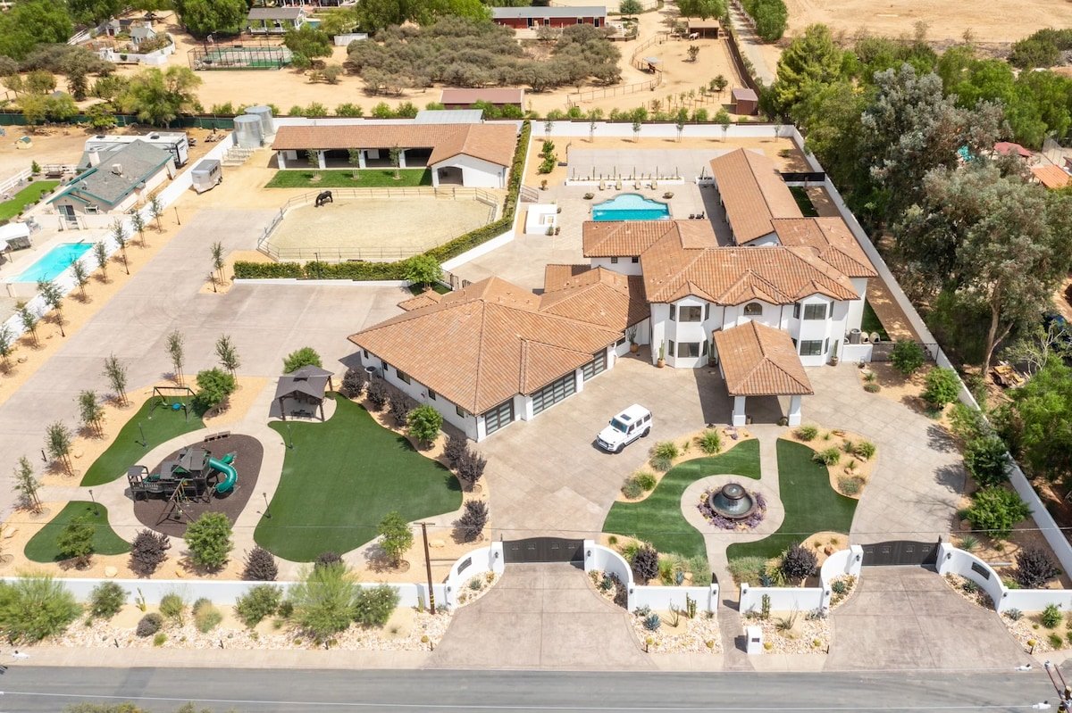 Hacienda Style. “Casa de La Bonita” gallery image 2