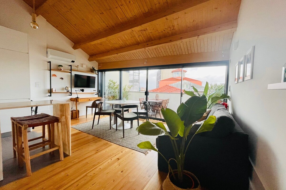 Sunny penthouse jacuzzi 2 bedrooms, center gallery image 3