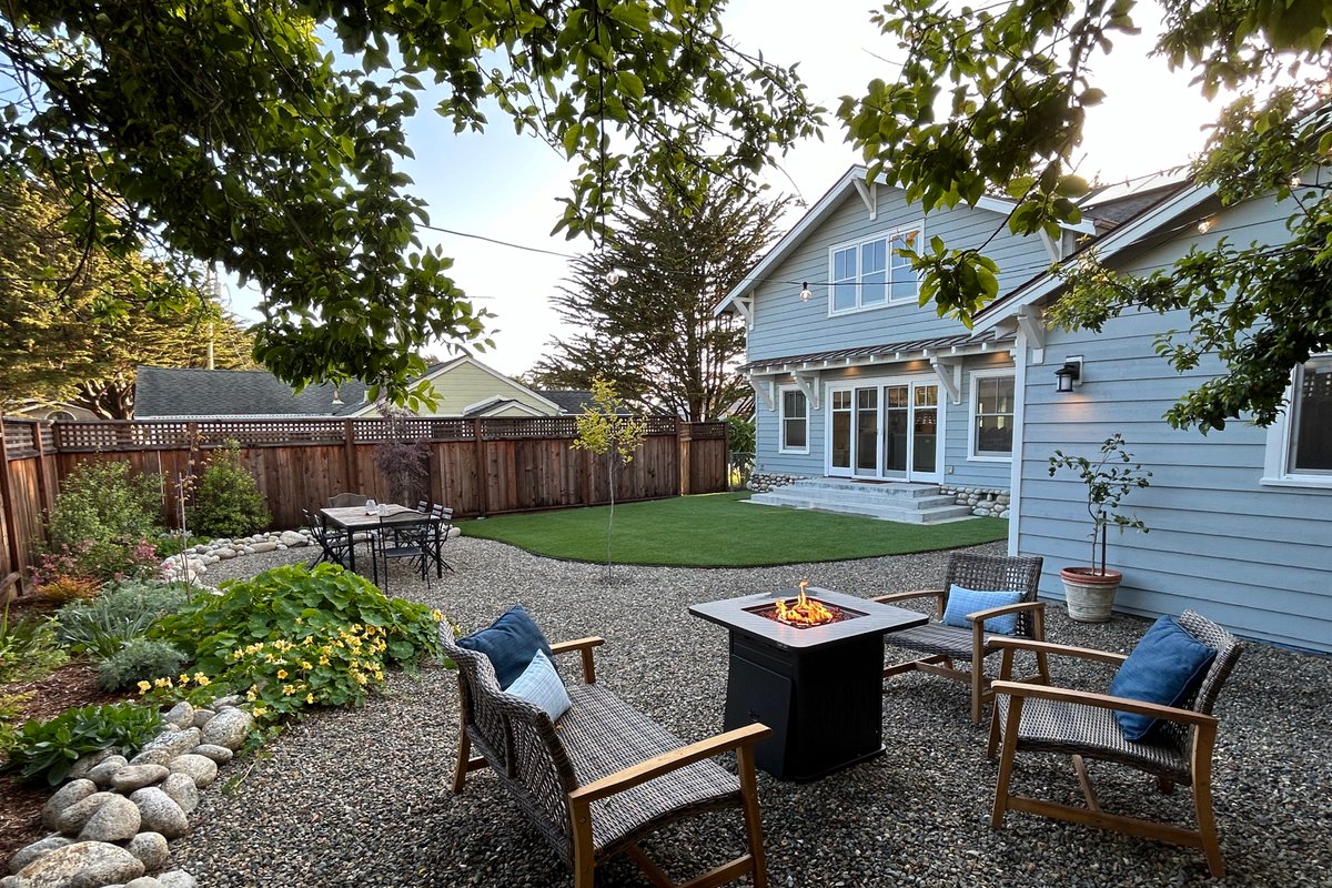 Walk to the Beach Bungalow-near Half Moon Bay, SF