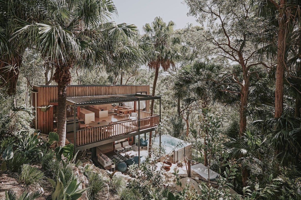 Palm Pavilion: architectural rainforest retreat gallery image 2