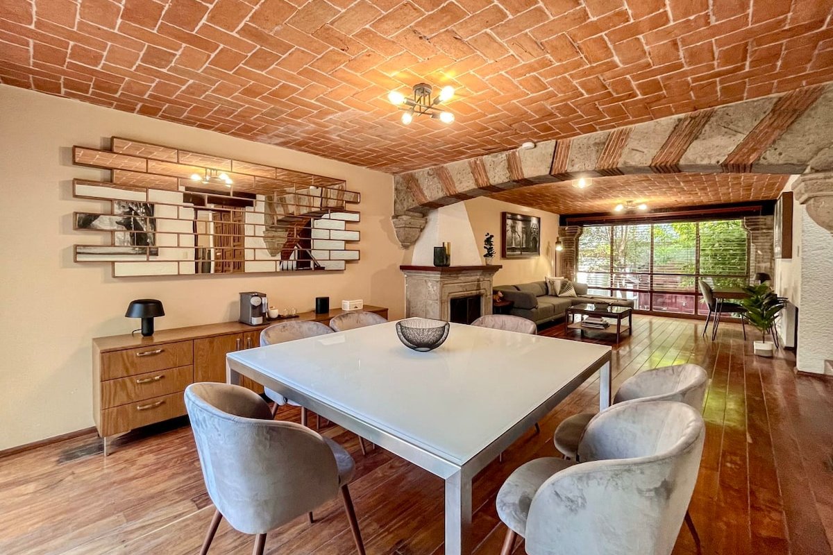 Live the City at the emblematic Coyoacan gallery image 2