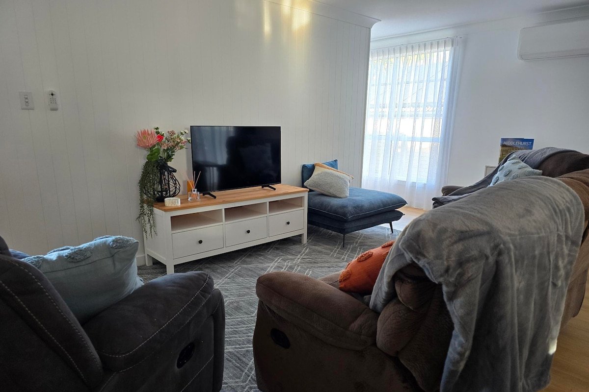 The Homestead – Sleeps 8, Pet on approval gallery image 3