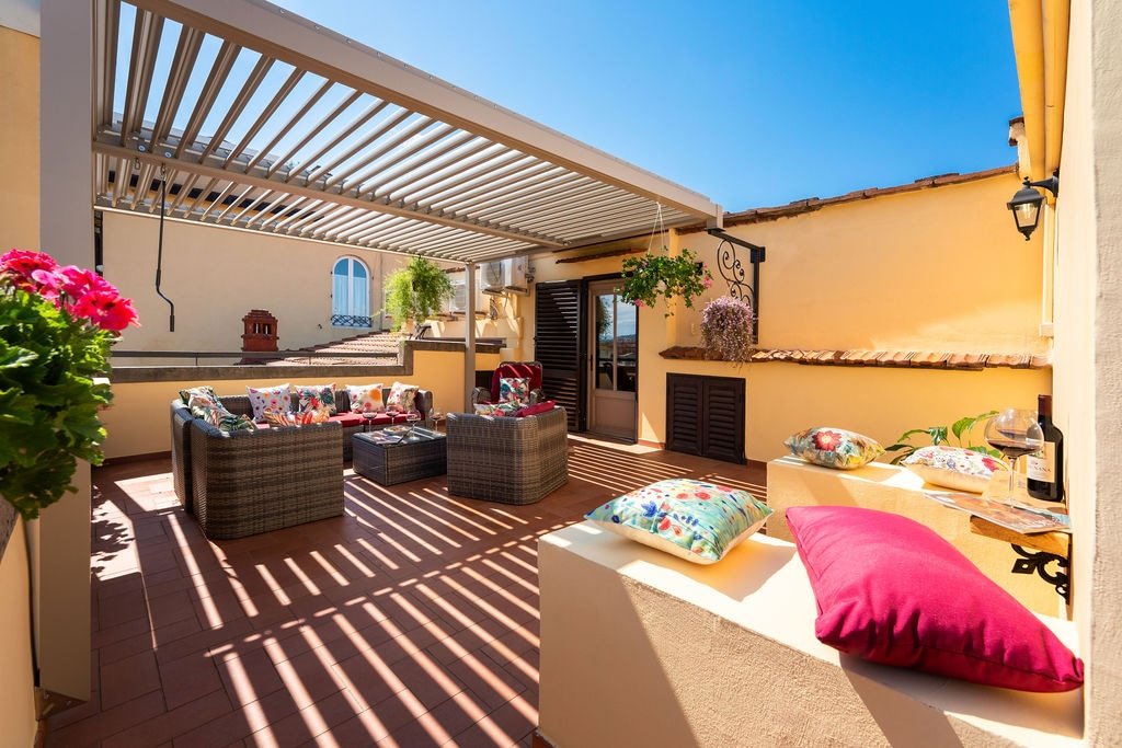 bellissimo ed spazioso appartamento con terrazza gallery image 2