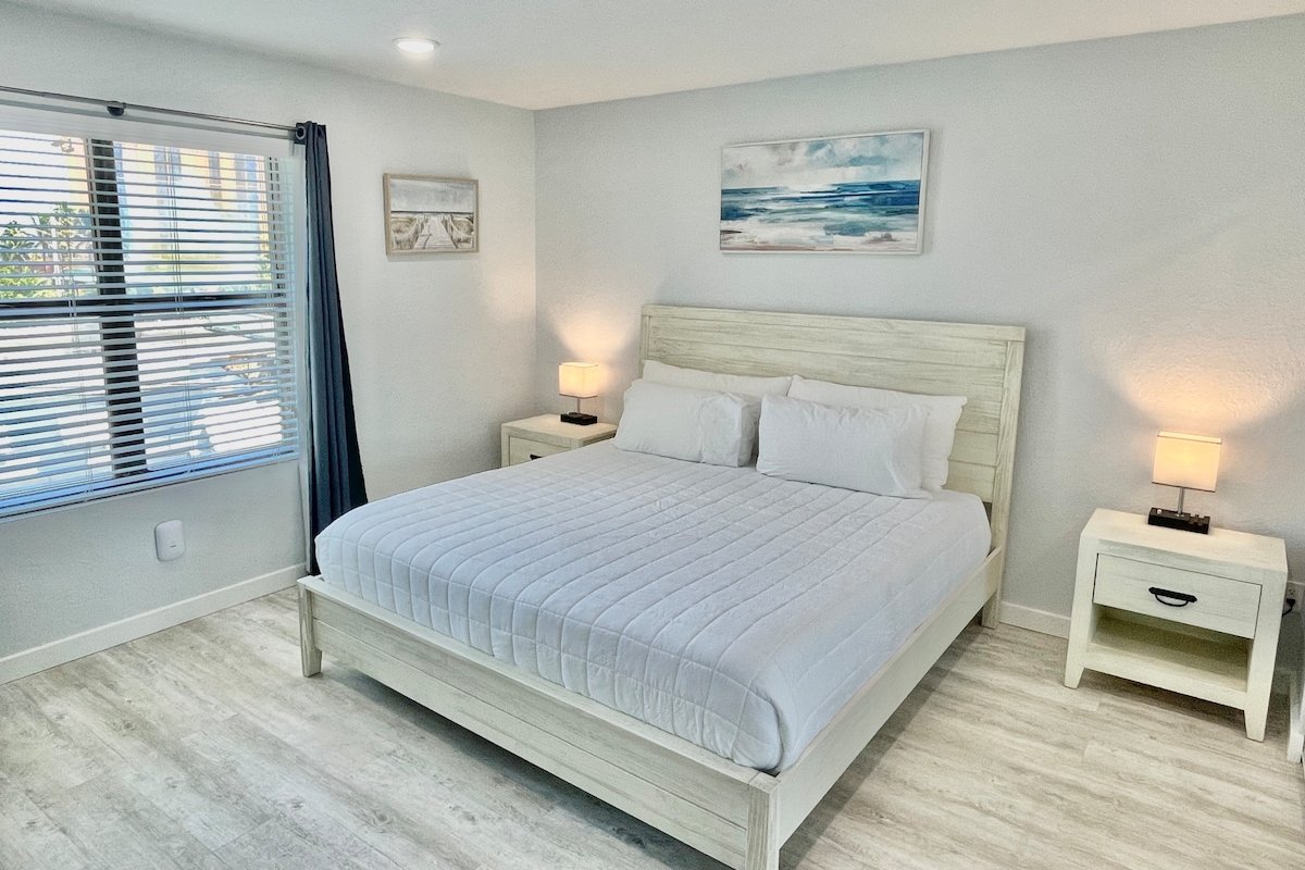 #300 Beachside 2BR apt, rooftop pool! gallery image 5