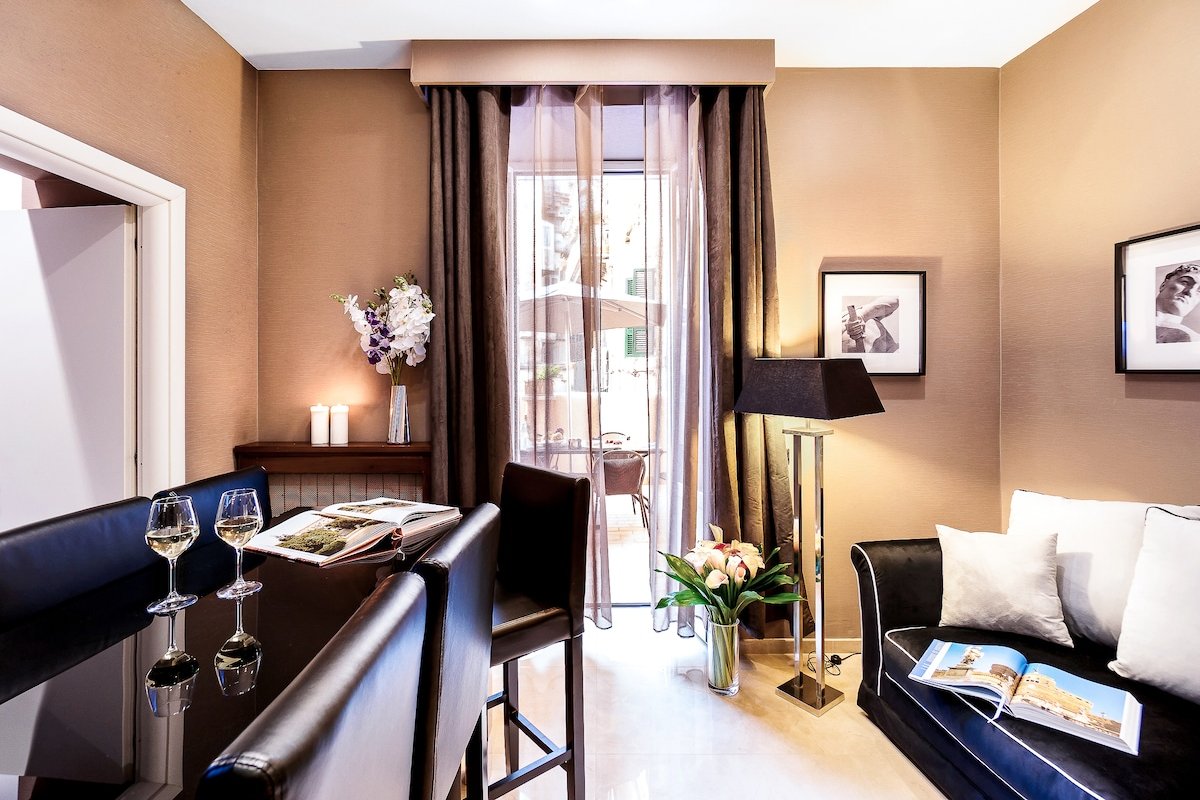 The Brunetti – Luxury Serviced 3Bd 3Ba Apartment gallery image 2