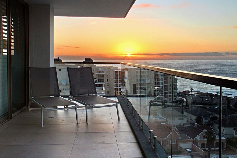 Photo 2 of Fairmont 1001 accommodation in Sea Point, Cape Town with 3 bedrooms and 2 bathrooms