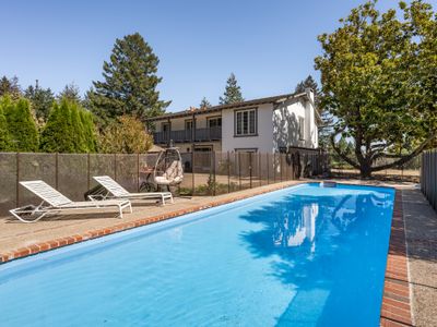 Luxury garden villa w/ hot tub and game room