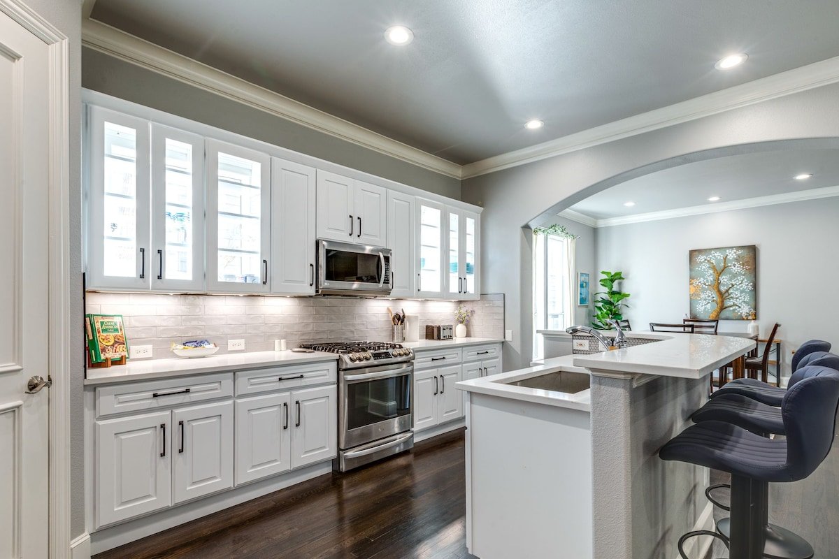 Beautiful Home in Prime Location! gallery image 4