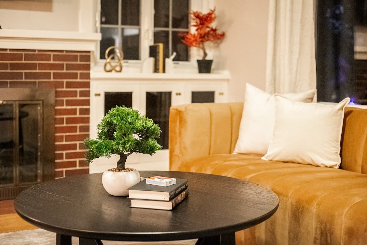 The Bonsai Bungalow | Hot Tub | Game Room gallery image 3