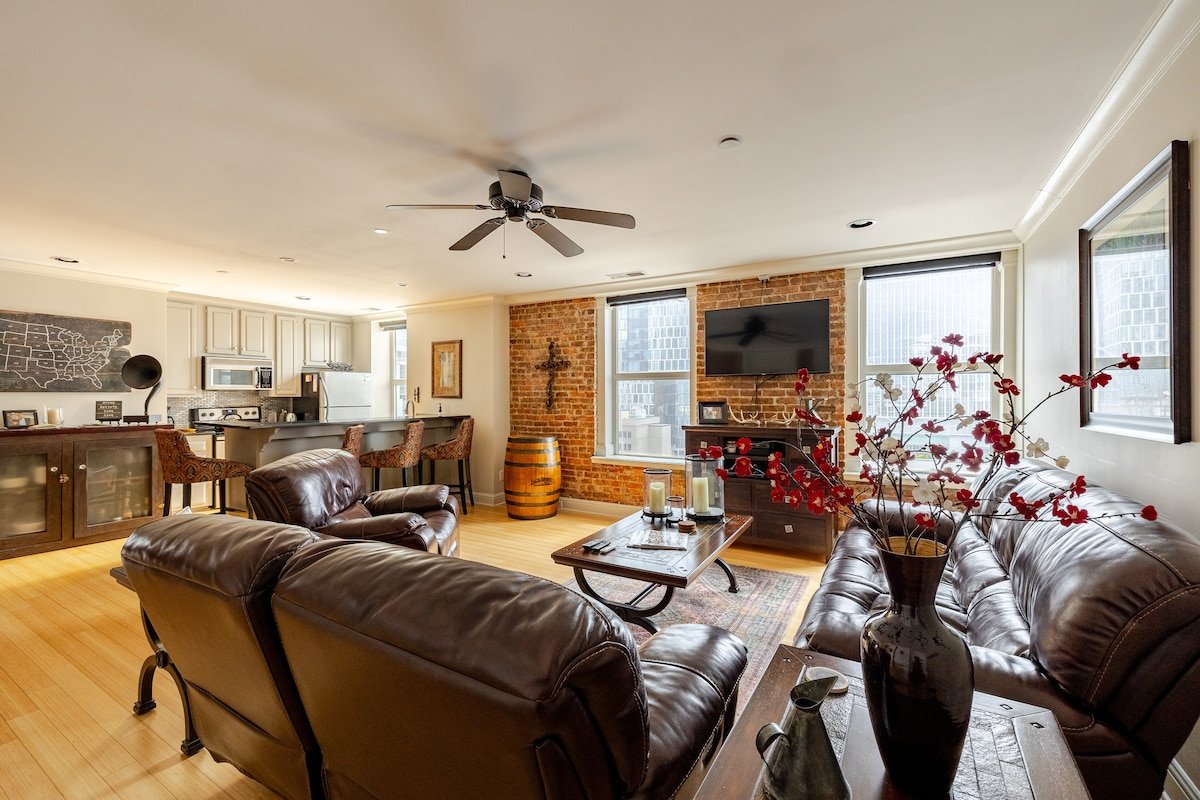 Convenient Downtown 2Bed & 2Bath! gallery image 2