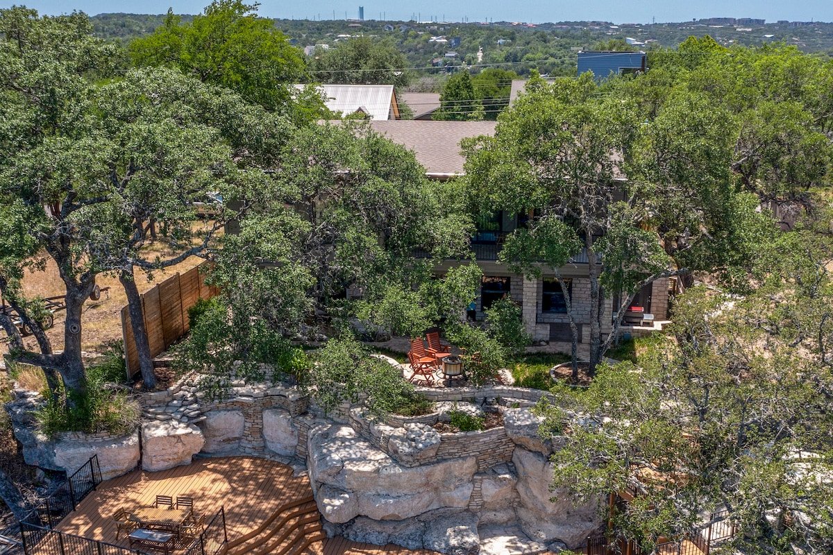 Panoramic views of Lake Austin high in the hills gallery image 4