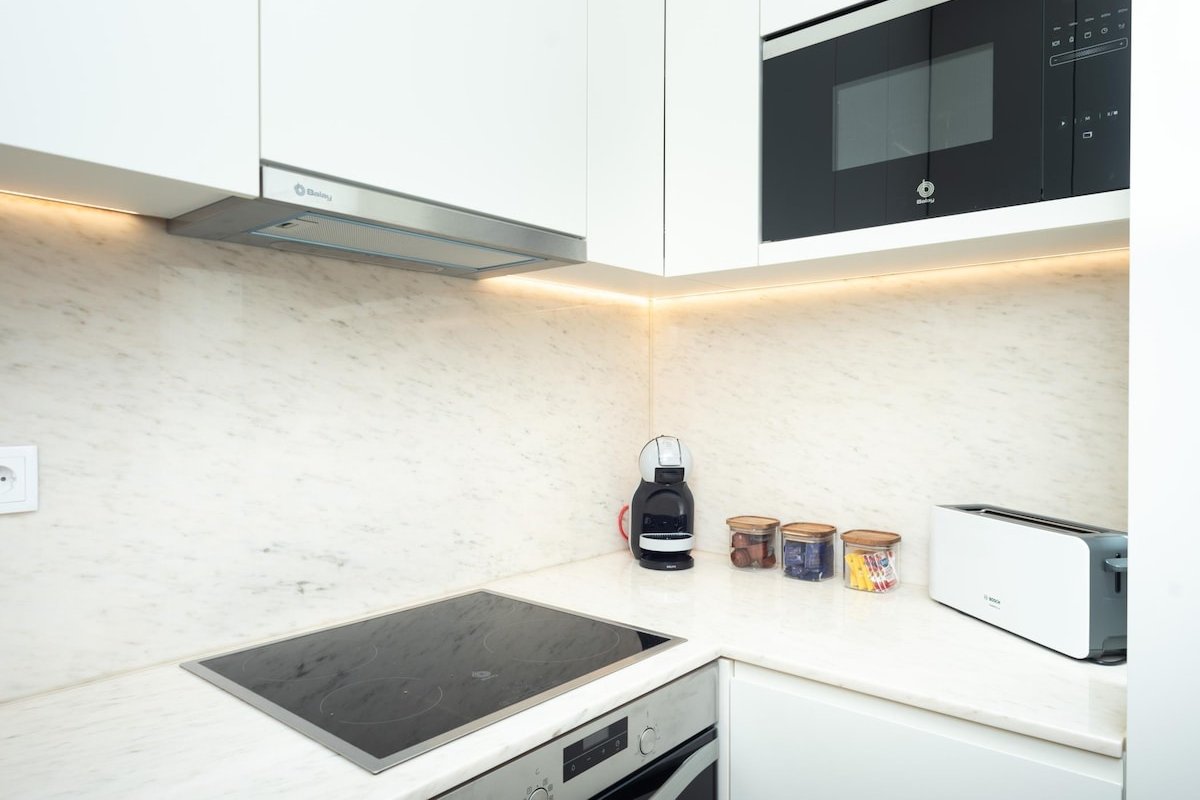 Porto XL 4 | Spacious 3 bedroom apartment in the city centre 6 pax gallery image 5