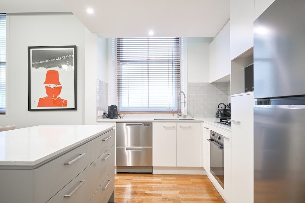 Little Collins Central Hideaway – Duplex Penthouse gallery image 3