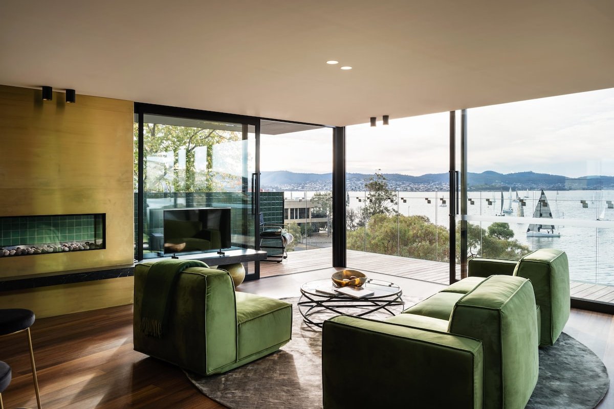 ‘Sydney’ – Waterfront penthouse in Battery Point gallery image 2