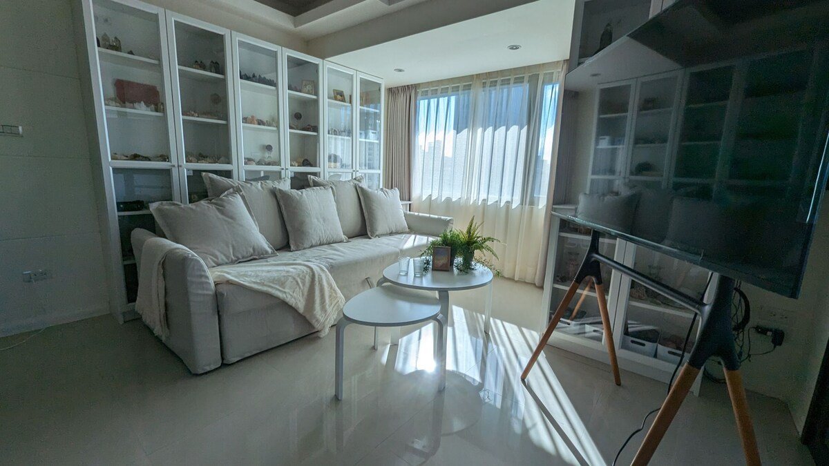 Stylish Elevator 3BR near Daan Park | For Families gallery image 3