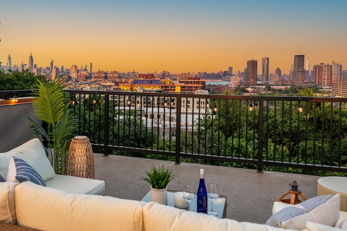 NYC Skyline Views | Modern Penthouse! Close to NYC gallery image 2