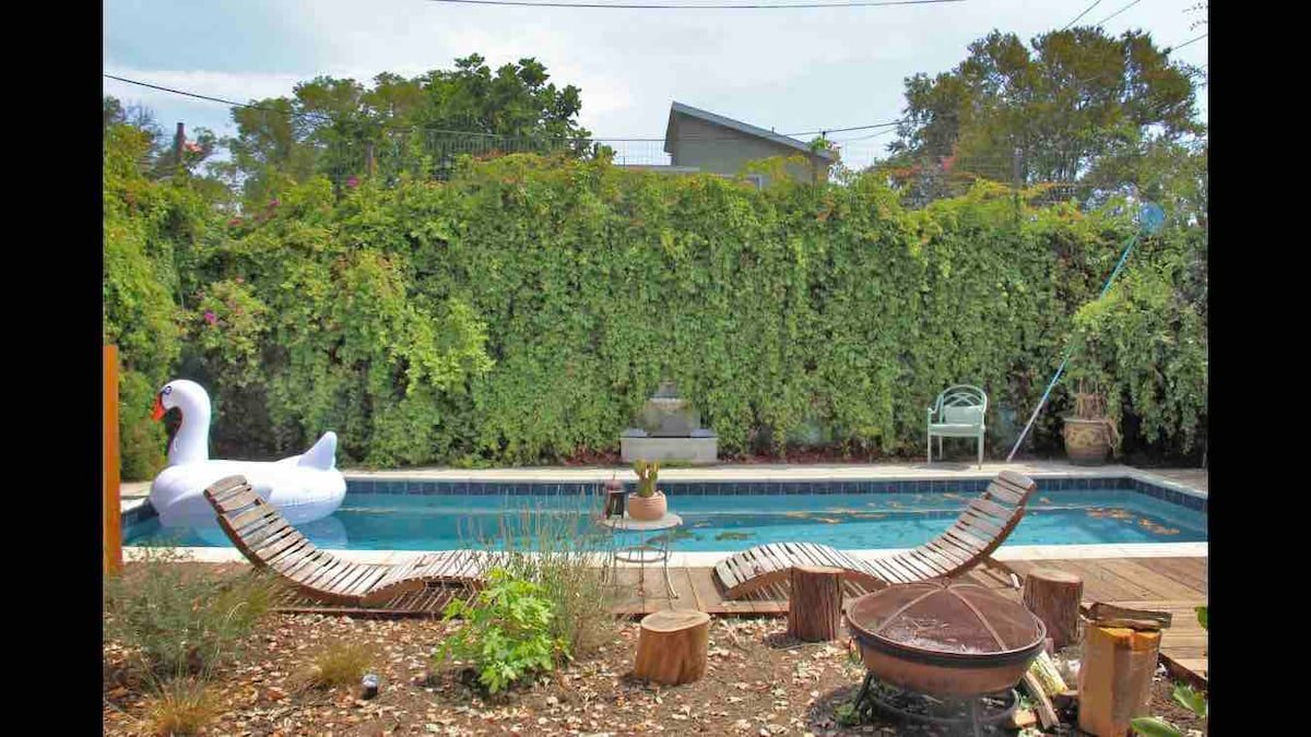 Charming LA Home with pool, hot tub, sauna gallery image 3