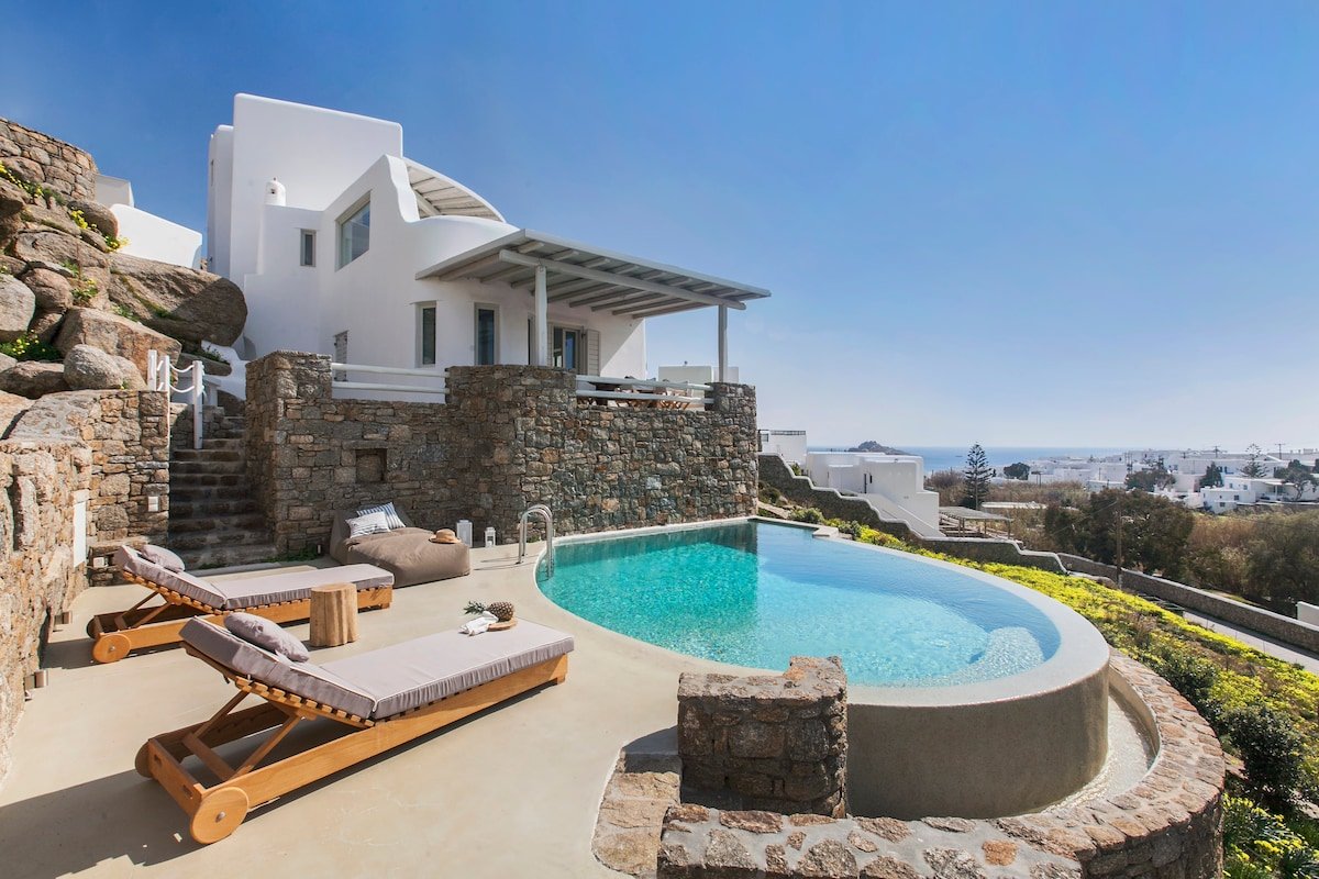 Breathtaking 6 Bed villa in Platis Gialos gallery image 3