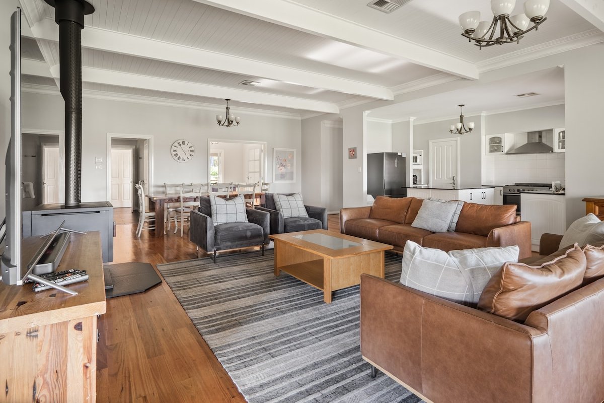 Burton Farmhouse—Reconnect with Nature & Family gallery image 3