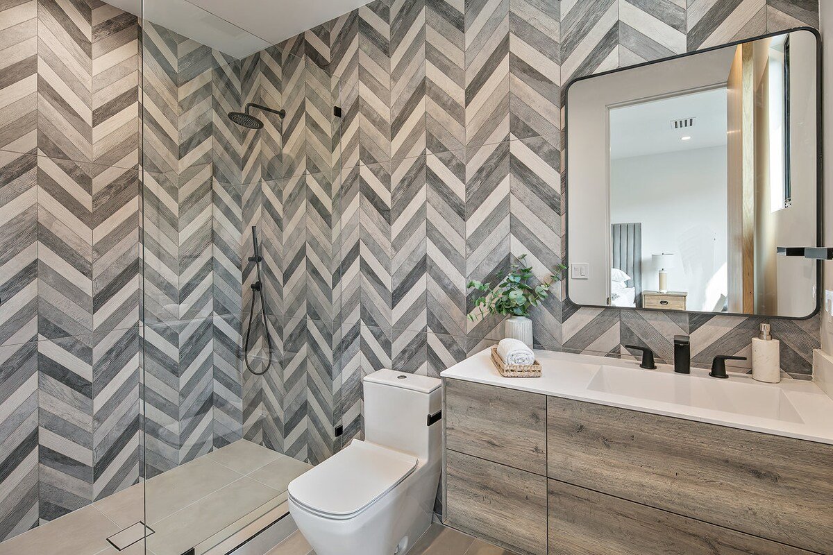 Luxury, Modern 5 Bedroom Farmhouse gallery image 5