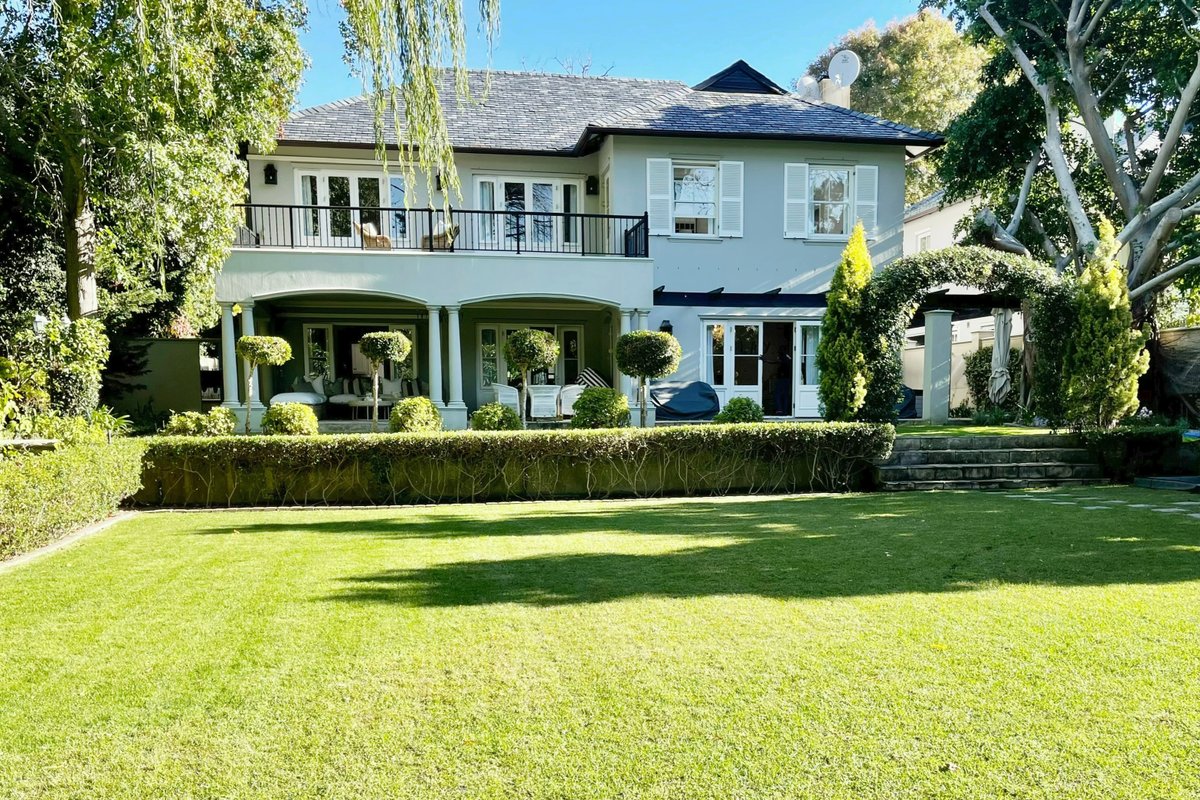 Beautiful family home in Constantia