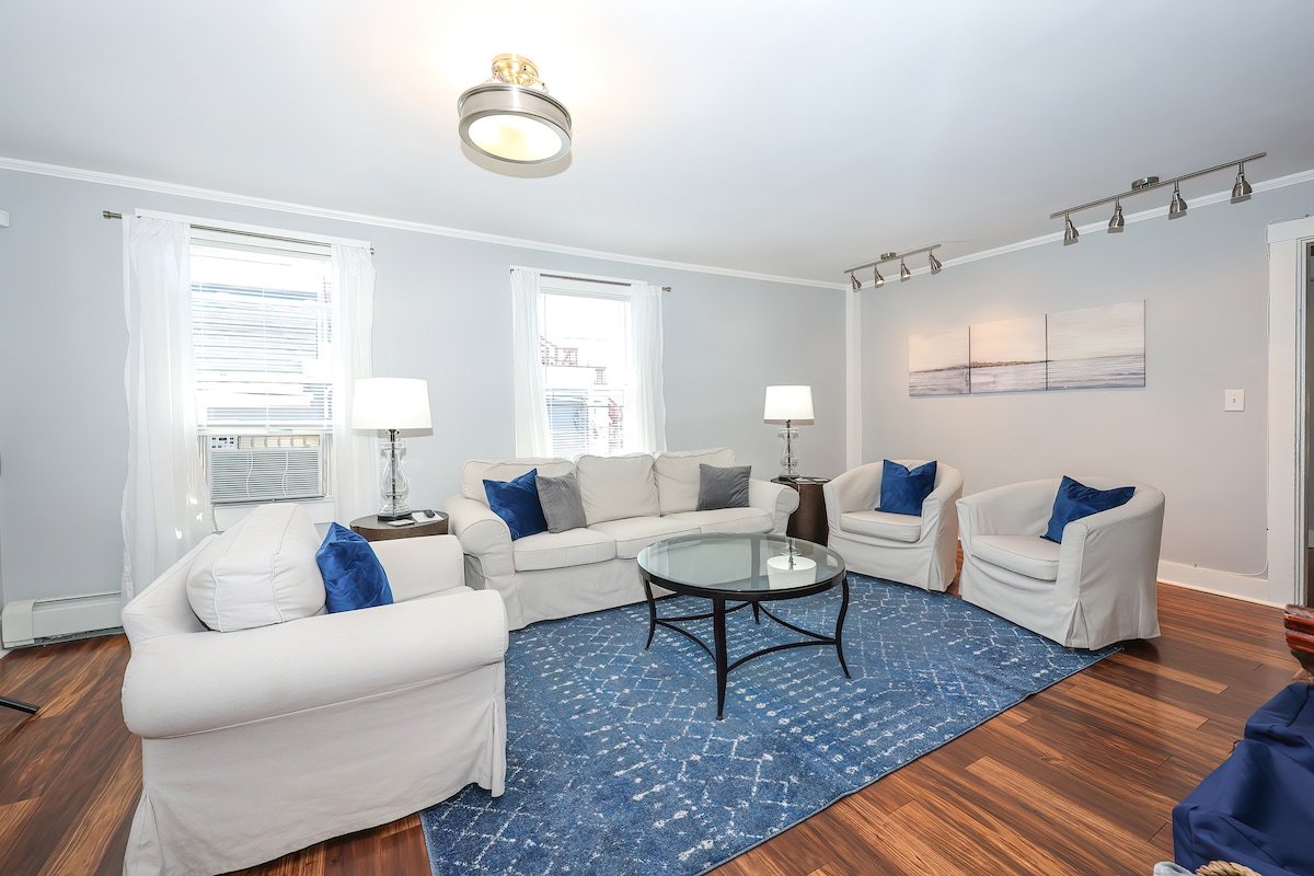 Spacious 3 Bedroom on Thames Street W/Parking gallery image 2