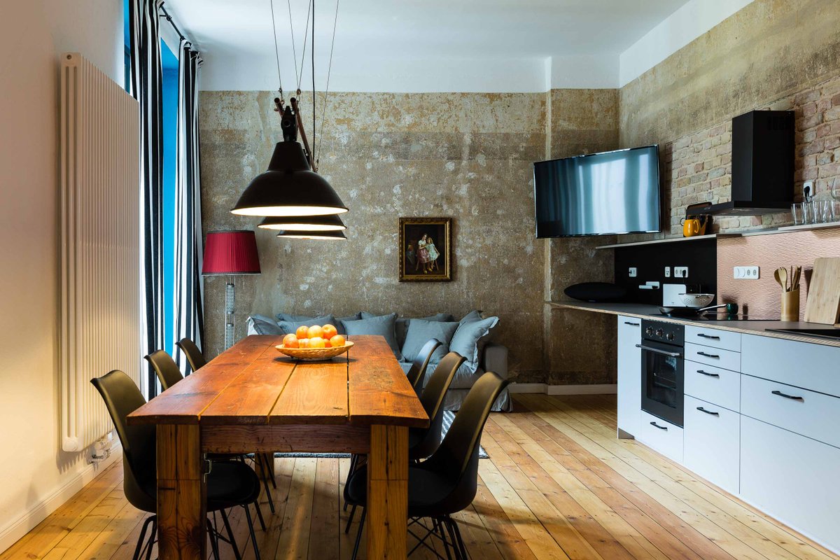 2-Bedroom Deluxe Apartment with Balcony